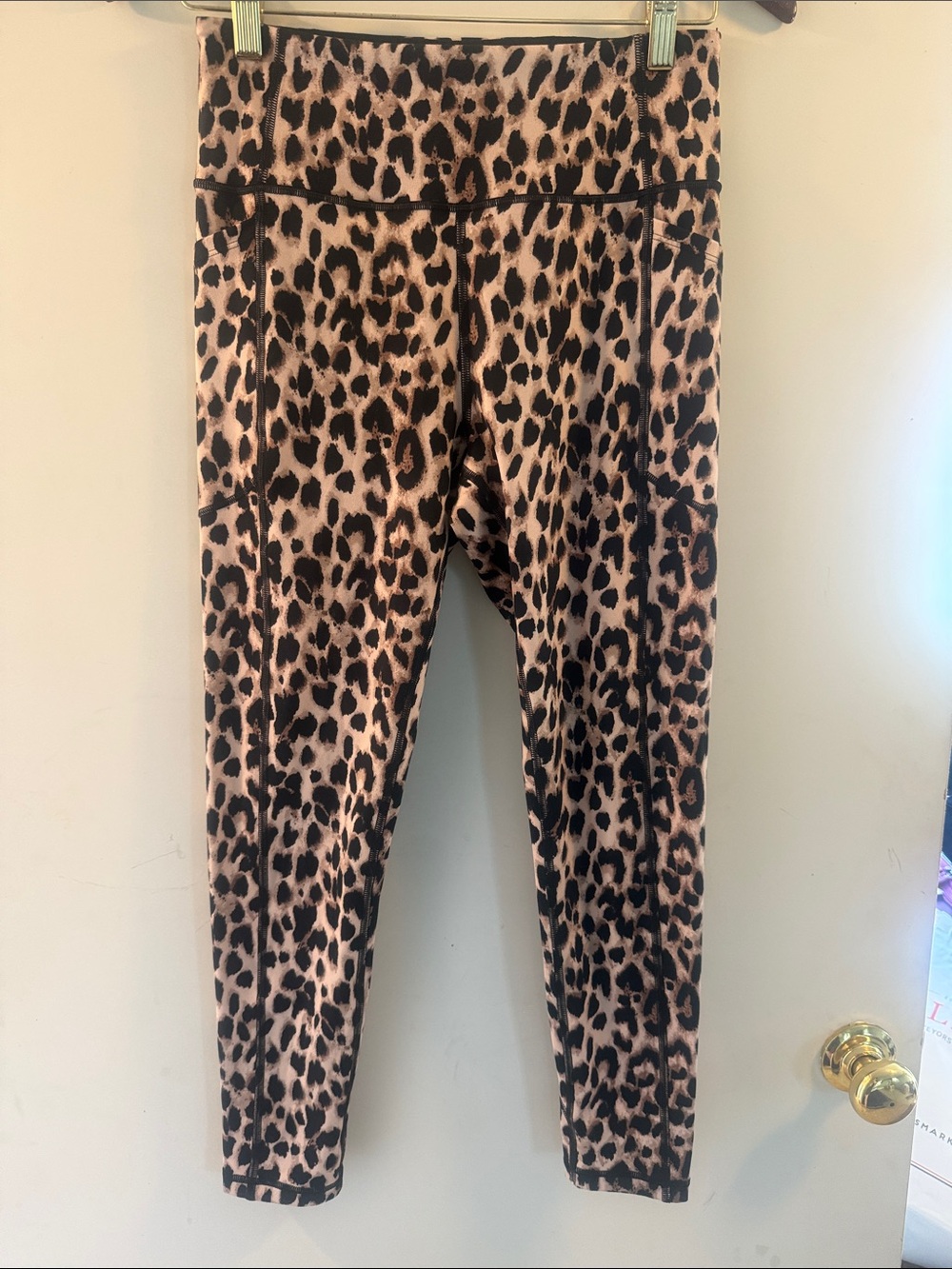 Victoria’s Secret Women’s Leopard Print Crop Leggings Sz Medium Like New